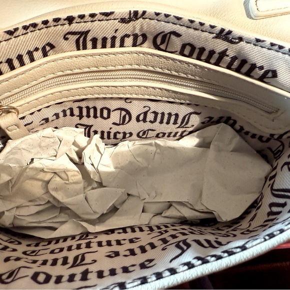 Juicy Couture Los Angeles NWT Beautiful Cream Faux Fur Crossbody Bag & Keychain - Picture 6 of 6